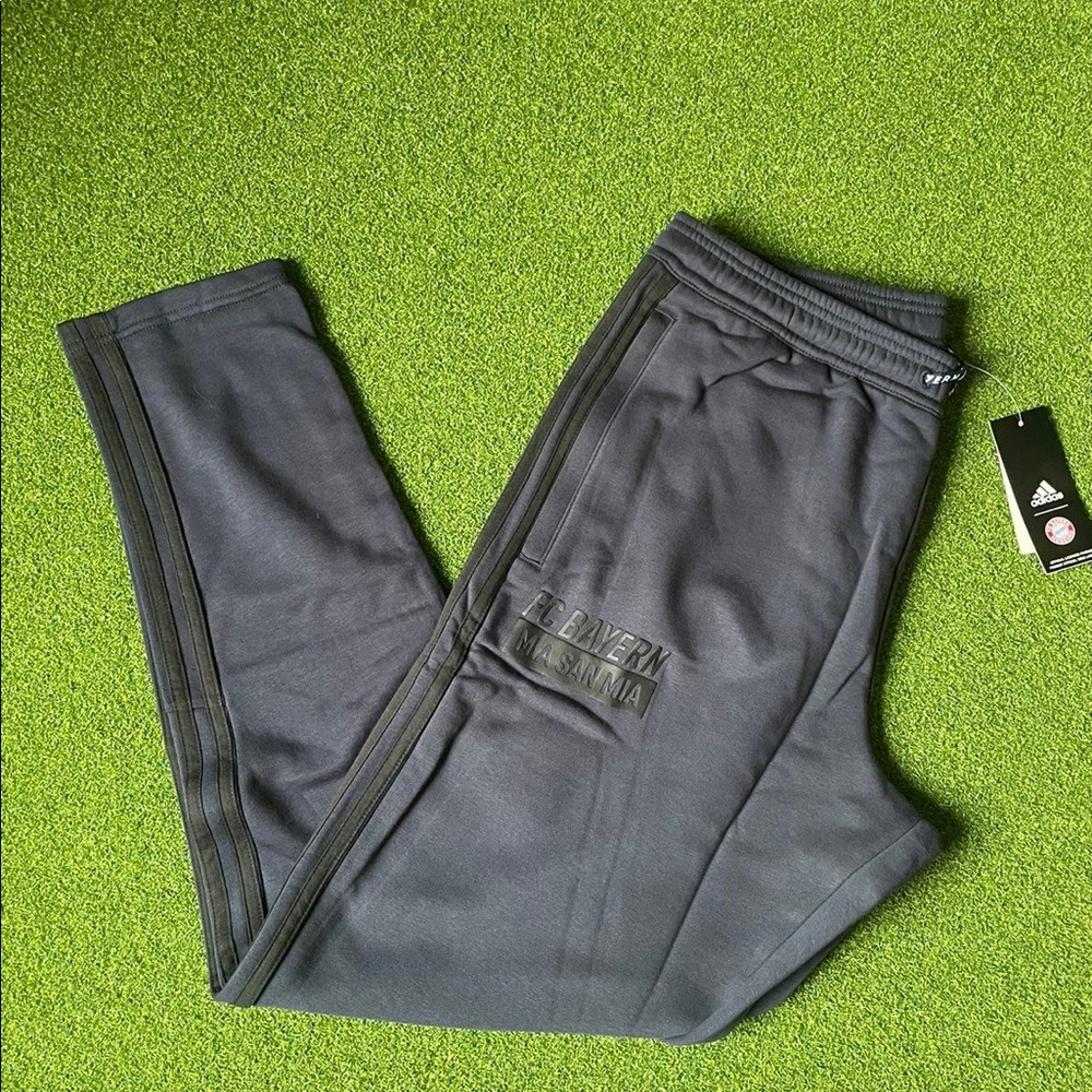 Bayern Munich adidas Club Trio Sweatpants Soccer Navy Large